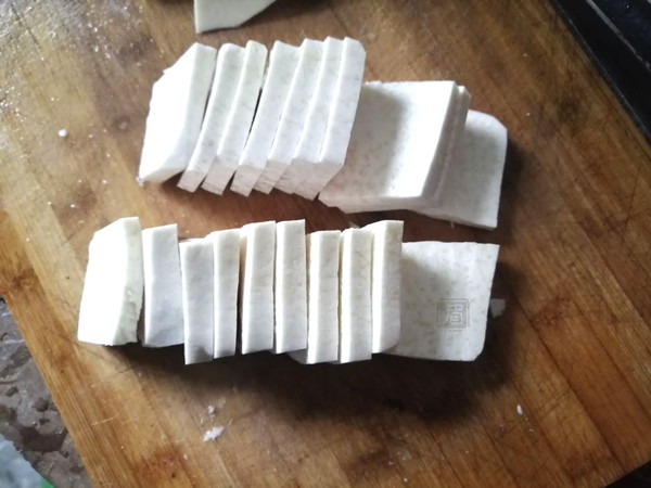 咸肉蒸芋頭的做法-咸鮮味蒸菜譜-易網(wǎng)健康養(yǎng)生網(wǎng) 咸肉蒸芋頭的做法-咸鮮味蒸菜譜