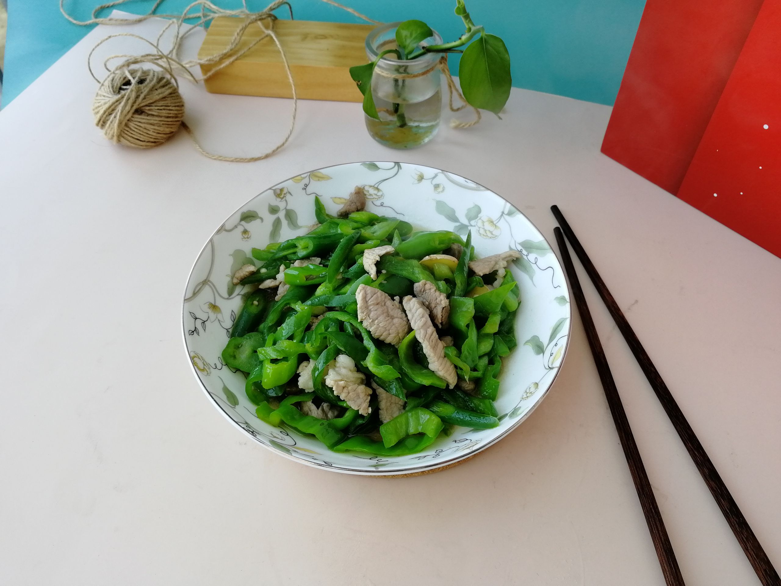 青椒炒肉絲的做法-咸鮮味炒菜譜-易網健康養生網 青椒炒肉絲的做法-咸鮮味炒菜譜