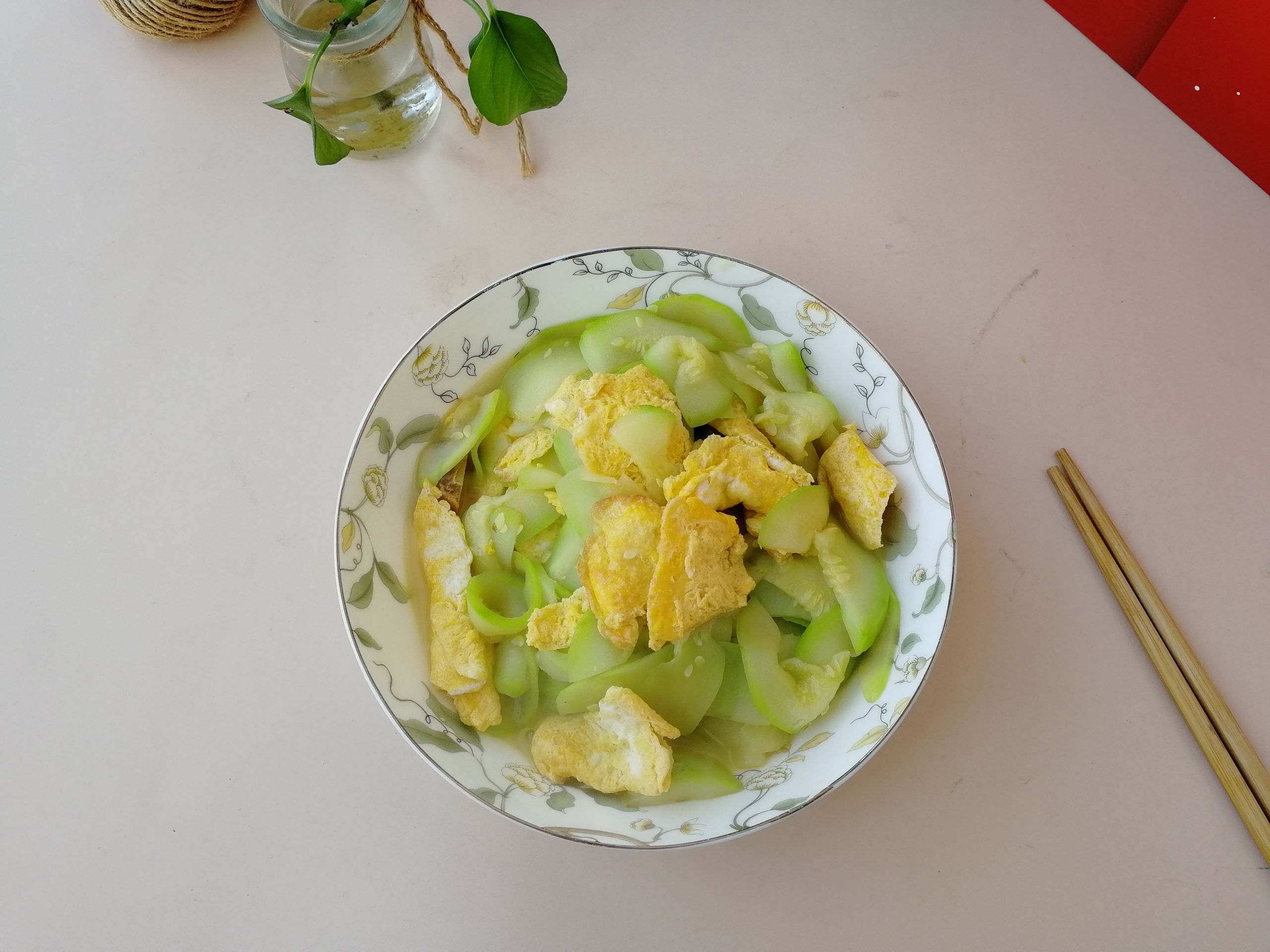 嫩西葫蘆炒雞蛋的做法-家常味炒菜譜