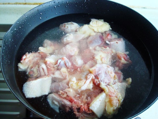 電飯煲荸薺燉雞的做法-家常味燉菜譜-易網(wǎng)健康養(yǎng)生網(wǎng) 電飯煲荸薺燉雞的做法-家常味燉菜譜