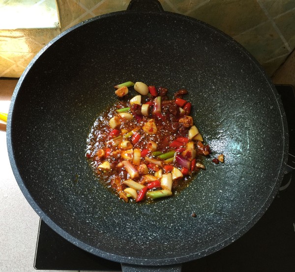 肥腸煮黑魚的做法-香辣味煮菜譜-易網健康養生網 肥腸煮黑魚的做法-香辣味煮菜譜