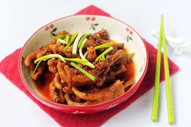 電飯煲燜雞爪的做法-麻辣味燜菜譜-易網健康養生網 電飯煲燜雞爪的做法-麻辣味燜菜譜