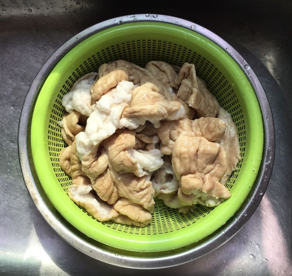 肥腸煮黑魚的做法-香辣味煮菜譜-易網<a href=http://www.aoa7937.com/ target=_blank class=infotextkey>健康養生</a>網 肥腸煮黑魚的做法-香辣味煮菜譜