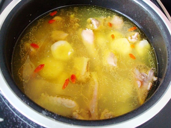 電飯煲荸薺燉雞的做法-家常味燉菜譜-易網(wǎng)健康養(yǎng)生網(wǎng) 電飯煲荸薺燉雞的做法-家常味燉菜譜