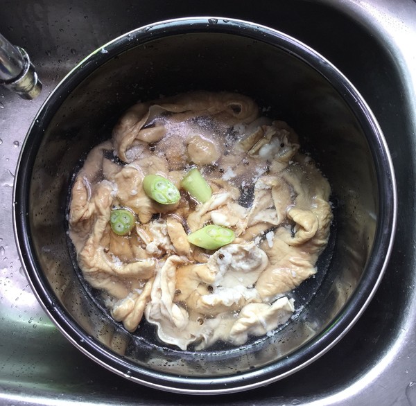 肥腸煮黑魚的做法-香辣味煮菜譜-易網健康養生網 肥腸煮黑魚的做法-香辣味煮菜譜