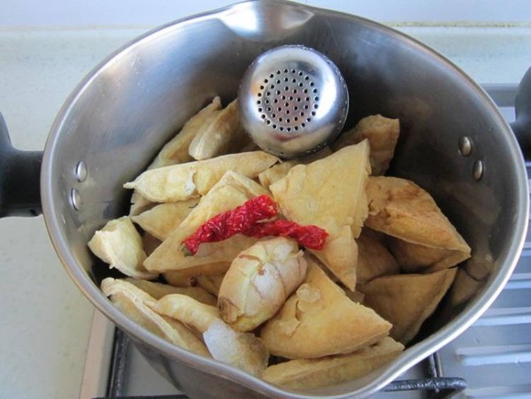 鹵豆腐干的做法-家常味鹵菜譜-易網健康養生網 鹵豆腐干的做法-家常味鹵菜譜
