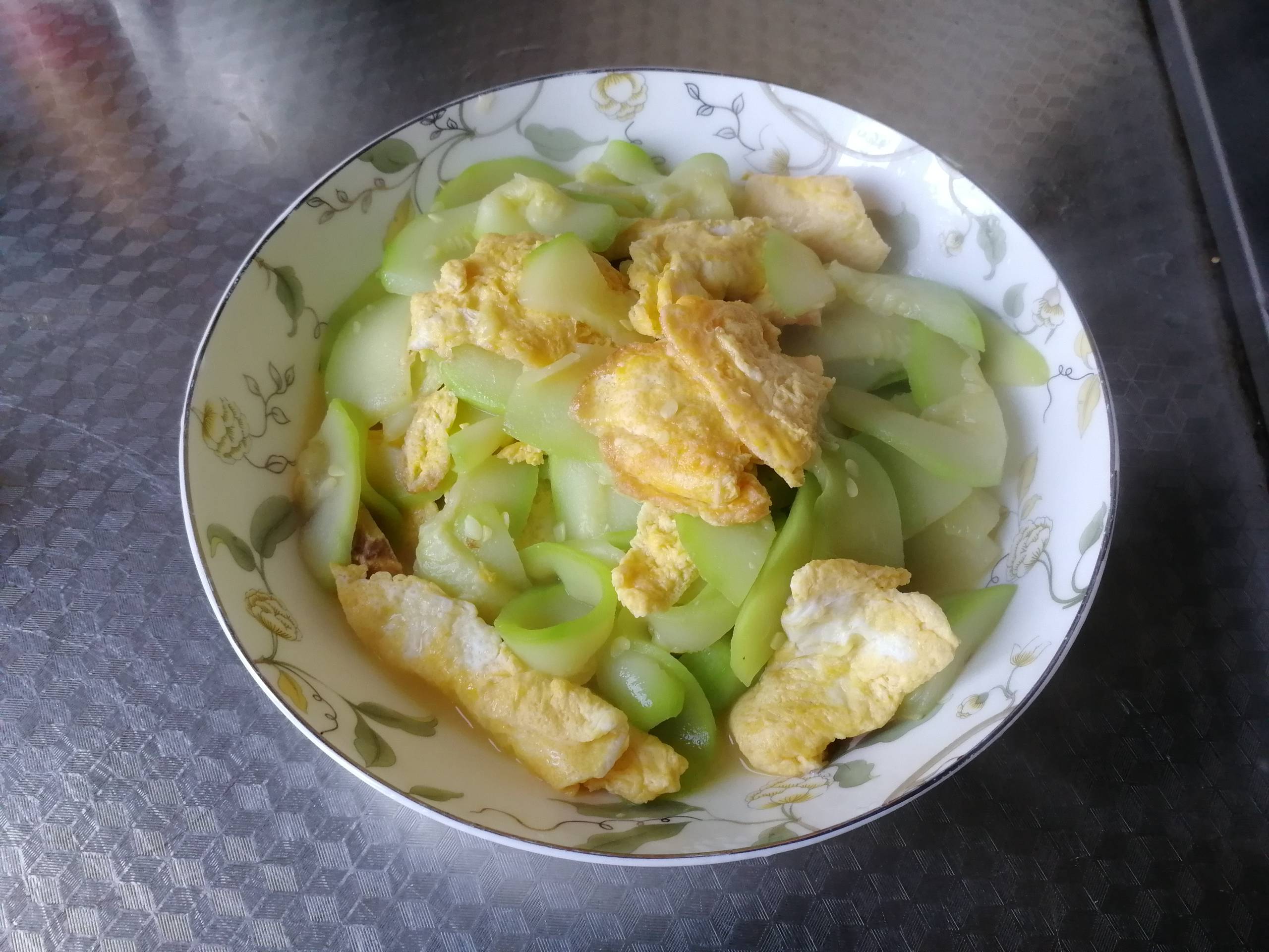 嫩西葫蘆炒雞蛋的做法-家常味炒菜譜