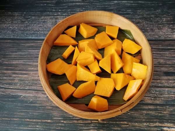南瓜粉蒸肉的做法-家常味蒸菜譜-易網健康養生網 南瓜粉蒸肉的做法-家常味蒸菜譜