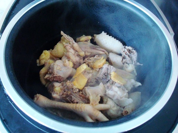 電飯煲荸薺燉雞的做法-家常味燉菜譜-易網(wǎng)健康養(yǎng)生網(wǎng) 電飯煲荸薺燉雞的做法-家常味燉菜譜