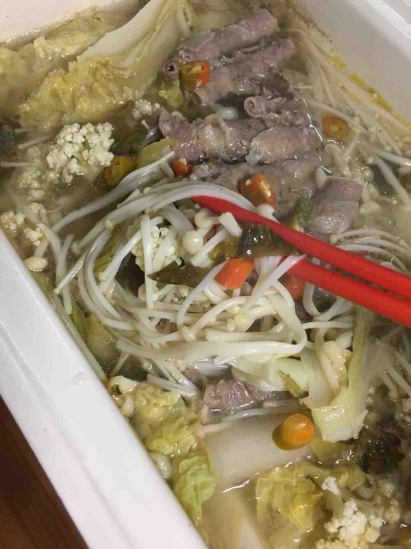 可以喝湯唰菜~酸湯肥牛鍋的做法-家常味煮菜譜-易網健康養生網 可以喝湯唰菜~酸湯肥牛鍋的做法-家常味煮菜譜