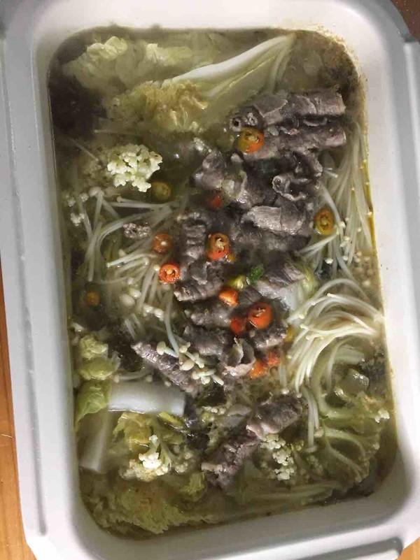 可以喝湯唰菜~酸湯肥牛鍋的做法-家常味煮菜譜-易網健康養生網 可以喝湯唰菜~酸湯肥牛鍋的做法-家常味煮菜譜