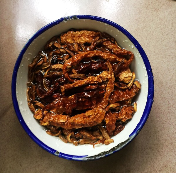 干豆角炒臘肉的做法-咸鮮味燉菜譜-易網健康養生網 干豆角炒臘肉的做法-咸鮮味燉菜譜