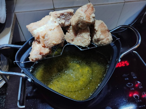 香酥老板魚的做法-家常味炸菜譜-易網(wǎng)健康養(yǎng)生網(wǎng) 香酥老板魚的做法-家常味炸菜譜