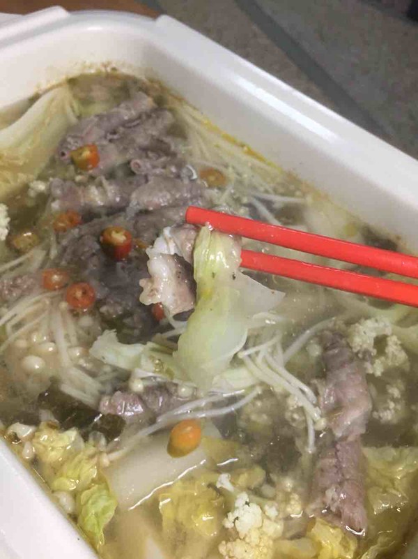可以喝湯唰菜~酸湯肥牛鍋的做法-家常味煮菜譜-易網健康養生網 可以喝湯唰菜~酸湯肥牛鍋的做法-家常味煮菜譜