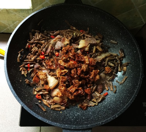 干豆角炒臘肉的做法-咸鮮味燉菜譜-易網健康養生網 干豆角炒臘肉的做法-咸鮮味燉菜譜