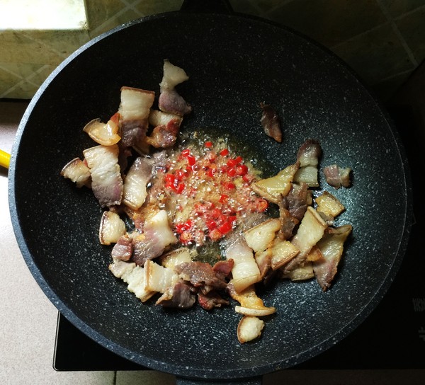 干豆角炒臘肉的做法-咸鮮味燉菜譜-易網健康養生網 干豆角炒臘肉的做法-咸鮮味燉菜譜