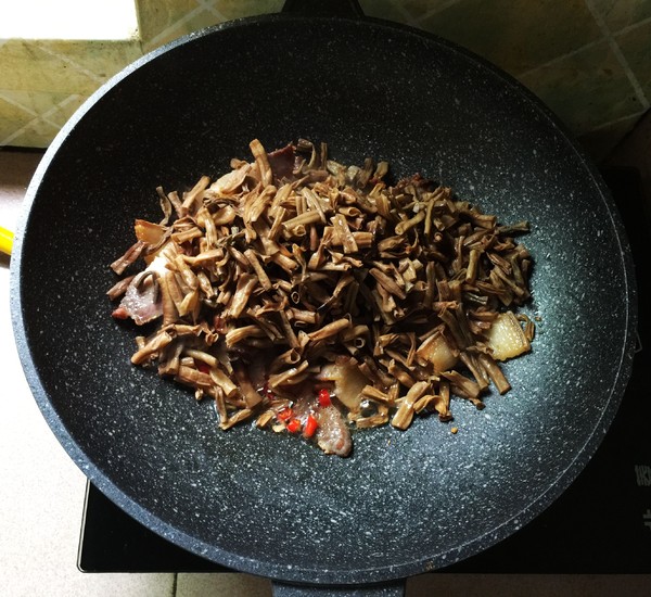 干豆角炒臘肉的做法-咸鮮味燉菜譜-易網健康養生網 干豆角炒臘肉的做法-咸鮮味燉菜譜