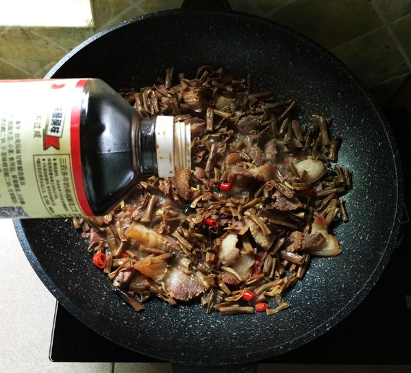 干豆角炒臘肉的做法-咸鮮味燉菜譜-易網健康養生網 干豆角炒臘肉的做法-咸鮮味燉菜譜