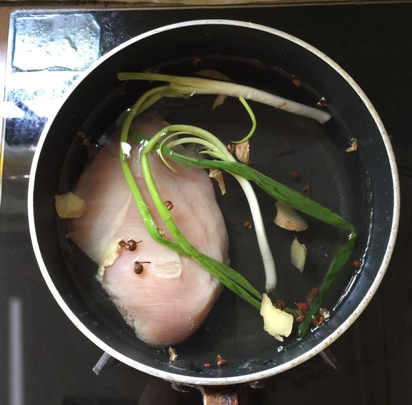 涼拌雞絲的做法-酸辣味拌菜譜