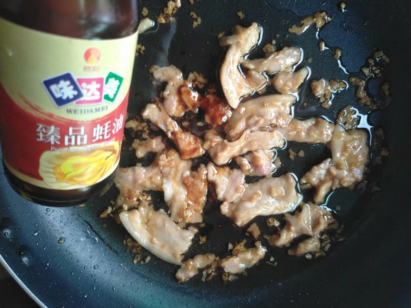 蓋頭蘑菇炒肉片的做法-咸鮮味炒菜譜