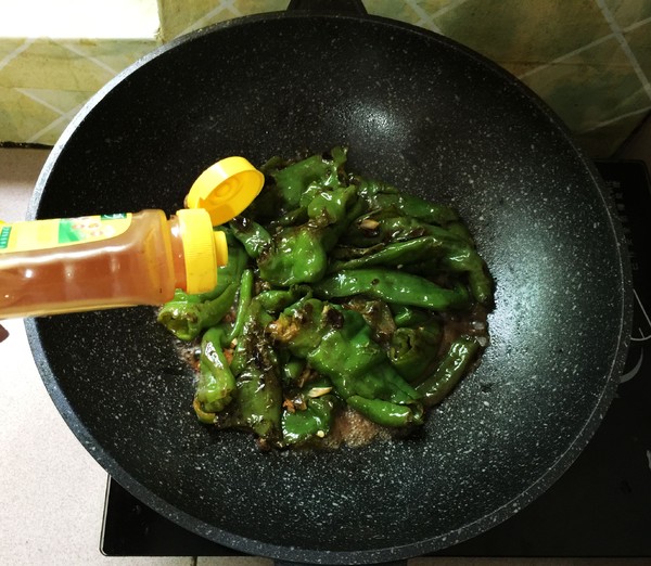虎皮青椒的做法-酸辣味炒菜譜-易網健康養生網 虎皮青椒的做法-酸辣味炒菜譜