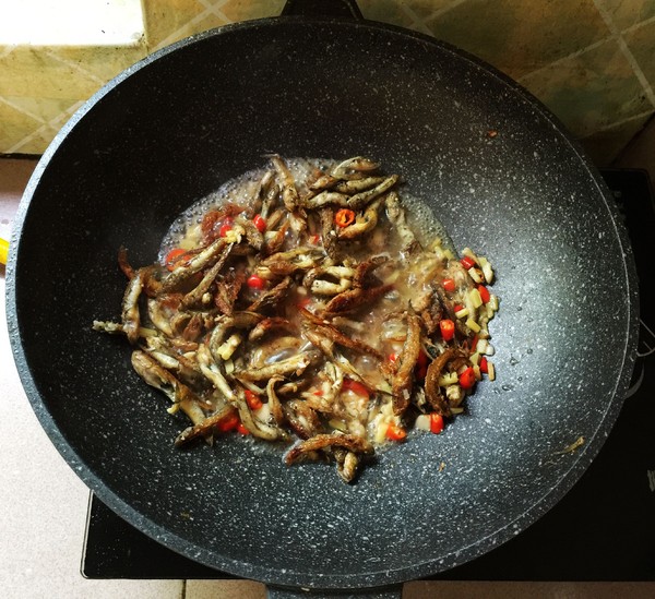 香辣小魚仔的做法-咸鮮味燒菜譜-易網健康養生網 香辣小魚仔的做法-咸鮮味燒菜譜