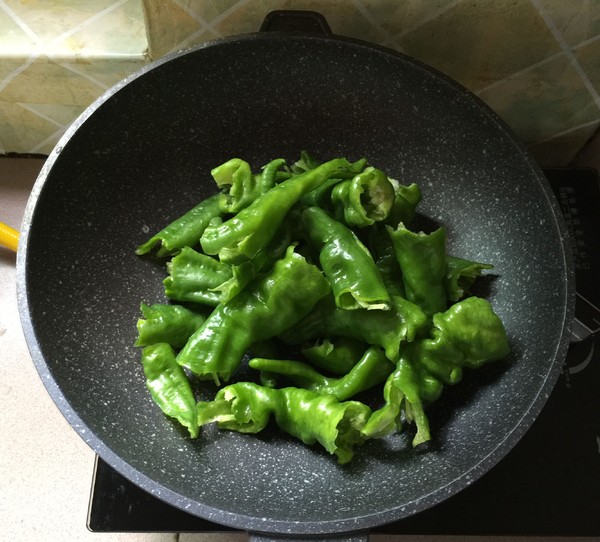 虎皮青椒的做法-酸辣味炒菜譜-易網健康養生網 虎皮青椒的做法-酸辣味炒菜譜