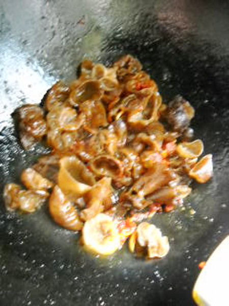 剁椒木耳燉鯽魚的做法-咸鮮味燒菜譜