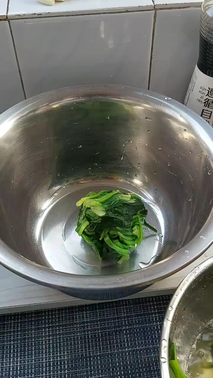 菠菜拌蛤蜊的做法-家常味拌菜譜