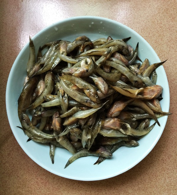 香辣小魚仔的做法-咸鮮味燒菜譜-易網<a href=http://www.aoa7937.com/ target=_blank class=infotextkey>健康養生</a>網 香辣小魚仔的做法-咸鮮味燒菜譜