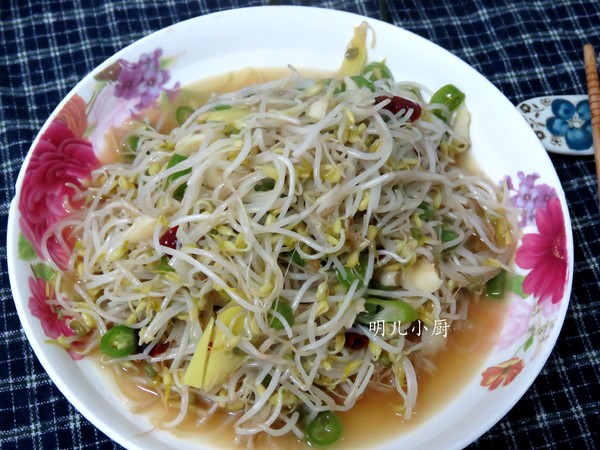 爆炒綠豆芽的做法-家常味炒菜譜-易網健康養生網 爆炒綠豆芽的做法-家常味炒菜譜