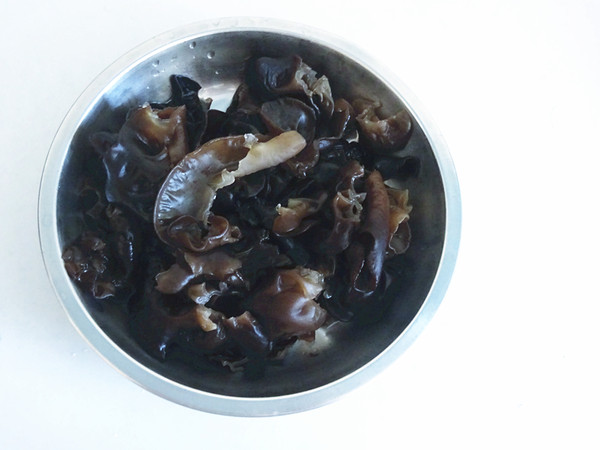 木耳炒白菜的做法-家常味炒菜譜-易網(wǎng)<a href=http://www.aoa7937.com/ target=_blank class=infotextkey>健康養(yǎng)生</a>網(wǎng) 木耳炒白菜的做法-家常味炒菜譜