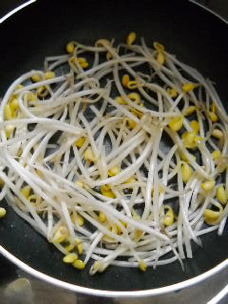 豆芽燒鯽魚的做法-咸鮮味燒菜譜