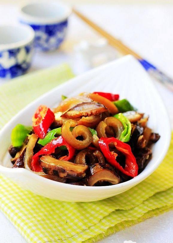 香菇炒肉皮的做法-家常味炒菜譜-易網(wǎng)健康養(yǎng)生網(wǎng) 香菇炒肉皮的做法-家常味炒菜譜