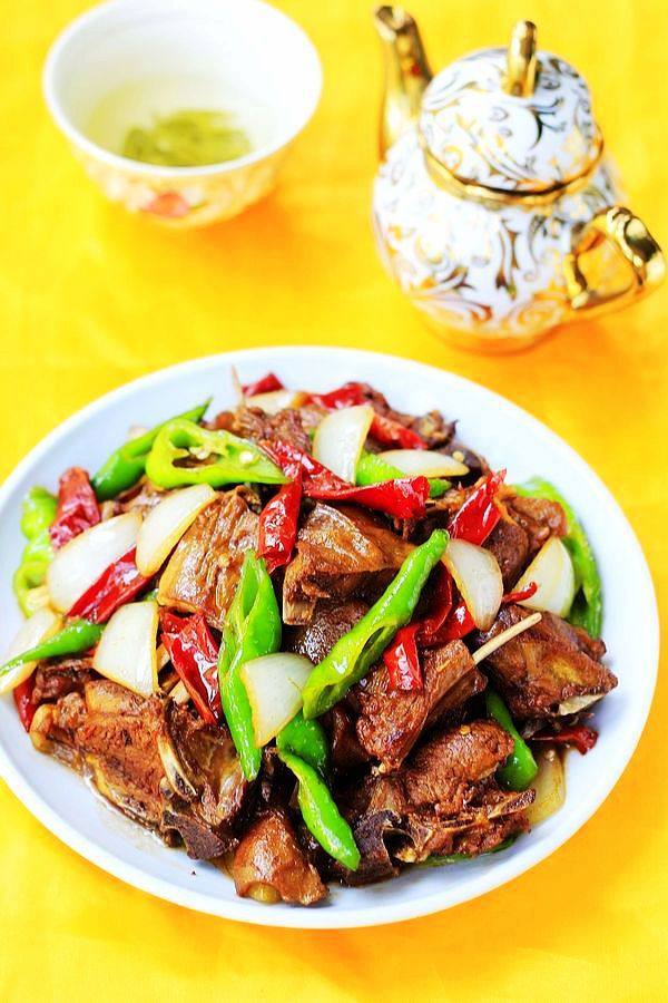 新疆大盤羊排的做法-家常味燒菜譜-易網健康養生網 新疆大盤羊排的做法-家常味燒菜譜