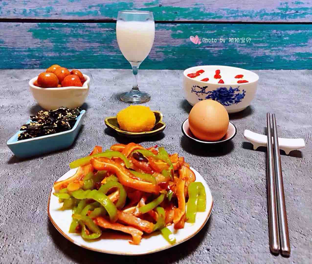 爆炒豬耳朵的做法-香辣味炒菜譜-易網(wǎng)健康養(yǎng)生網(wǎng) 爆炒豬耳朵的做法-香辣味炒菜譜