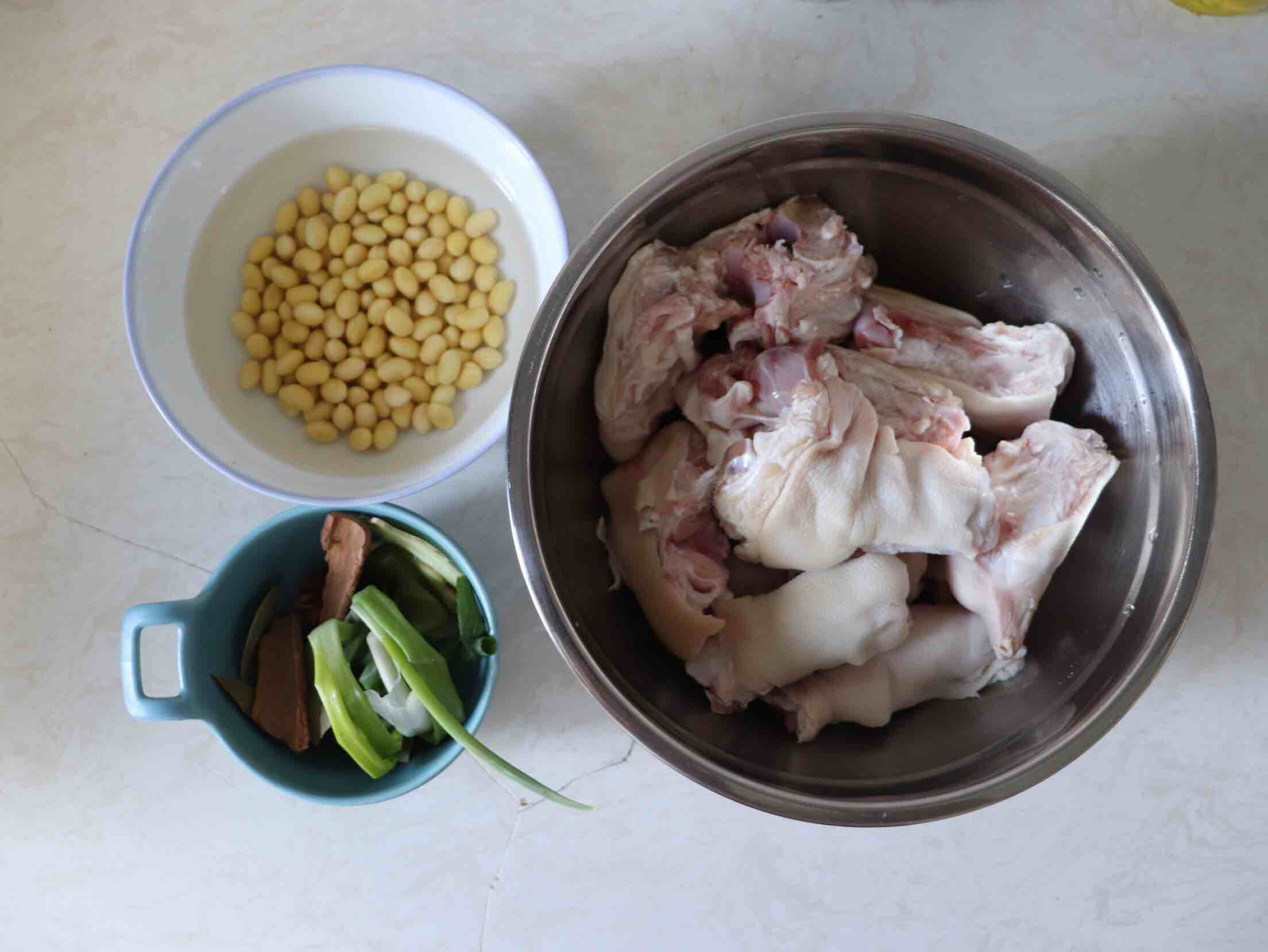 簡單易學的美味紅燒豬蹄的做法-家常味燒菜譜-易網<a href=http://www.aoa7937.com/ target=_blank class=infotextkey>健康養生</a>網 簡單易學的美味紅燒豬蹄的做法-家常味燒菜譜