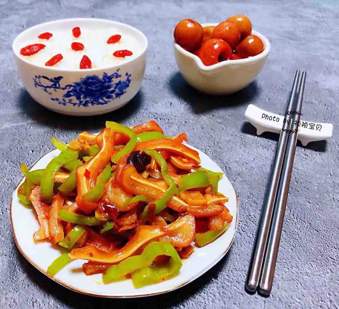 爆炒豬耳朵的做法-香辣味炒菜譜-易網(wǎng)健康養(yǎng)生網(wǎng) 爆炒豬耳朵的做法-香辣味炒菜譜
