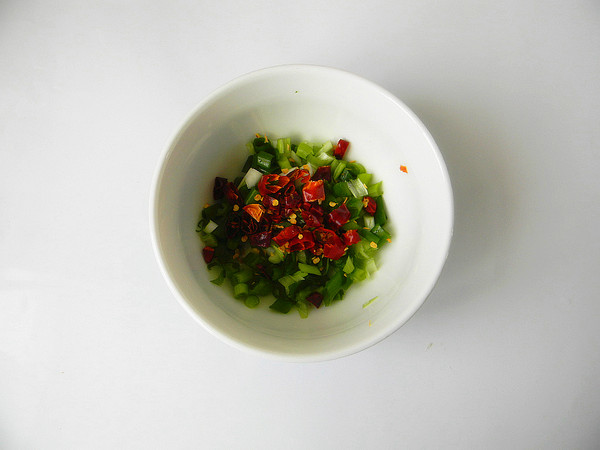 涼拌藕片的做法-咸鮮味拌菜譜-易網健康養生網 涼拌藕片的做法-咸鮮味拌菜譜