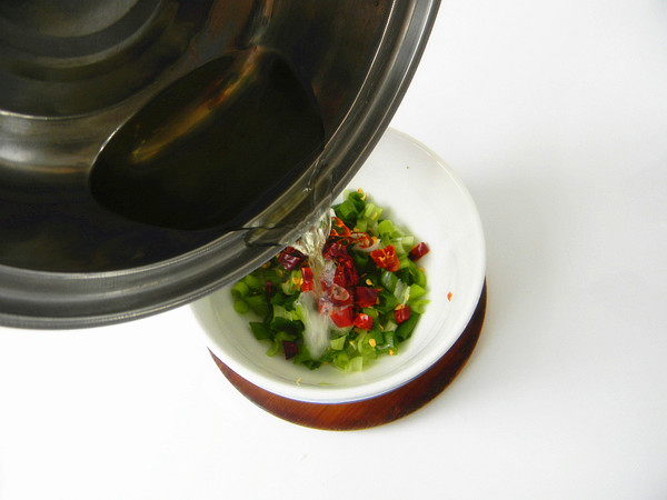 涼拌藕片的做法-咸鮮味拌菜譜-易網健康養生網 涼拌藕片的做法-咸鮮味拌菜譜