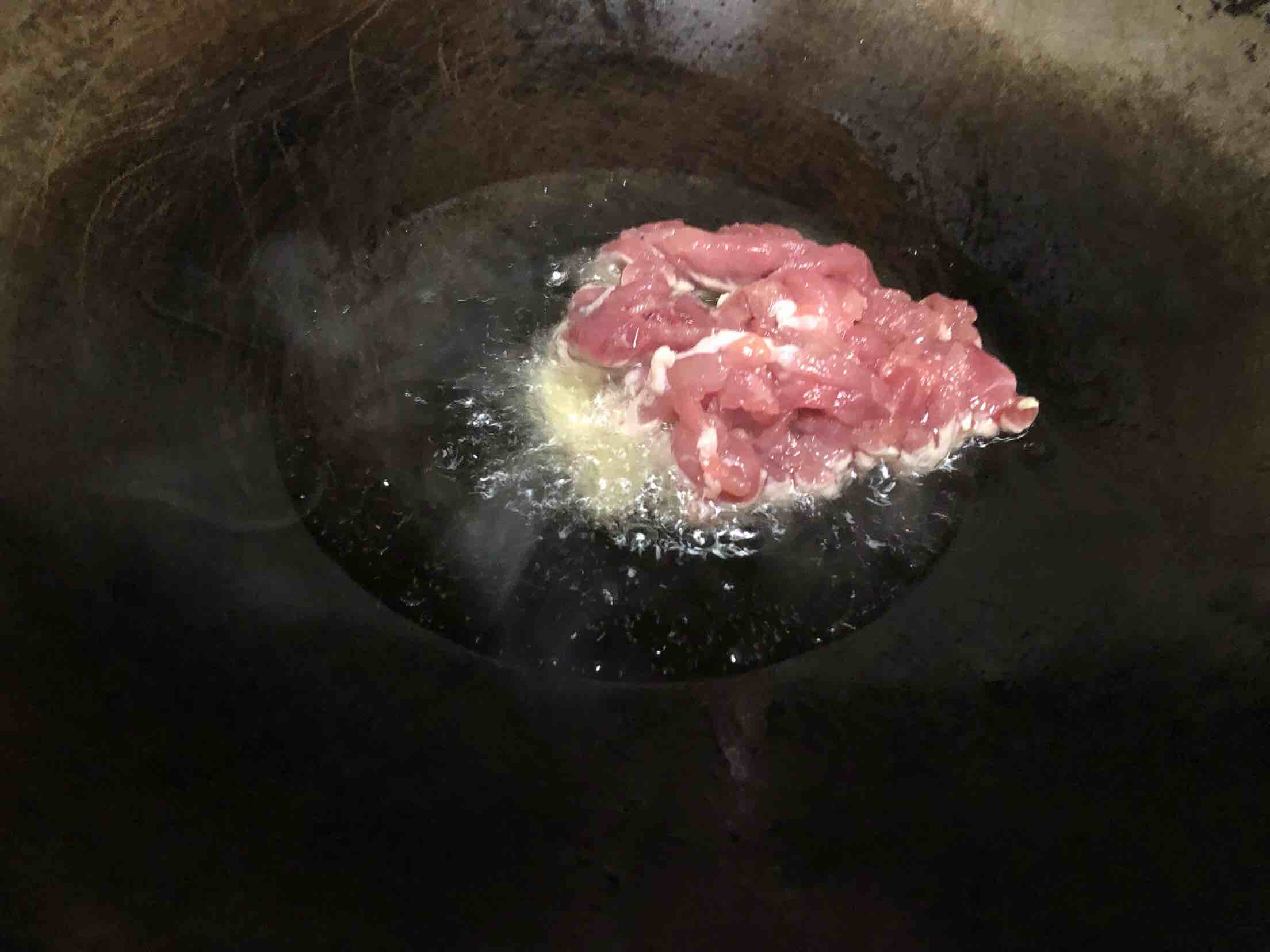 面筋炒肉絲的做法-家常味炒菜譜