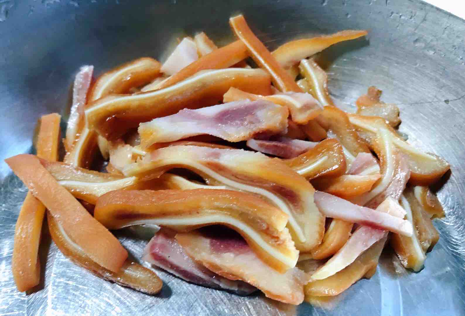 爆炒豬耳朵的做法-香辣味炒菜譜-易網(wǎng)健康養(yǎng)生網(wǎng) 爆炒豬耳朵的做法-香辣味炒菜譜