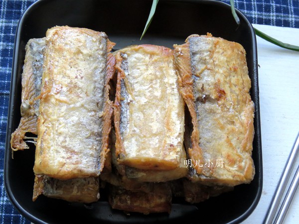 油炸刀魚的做法-家常味炸菜譜-易網(wǎng)健康養(yǎng)生網(wǎng) 油炸刀魚的做法-家常味炸菜譜