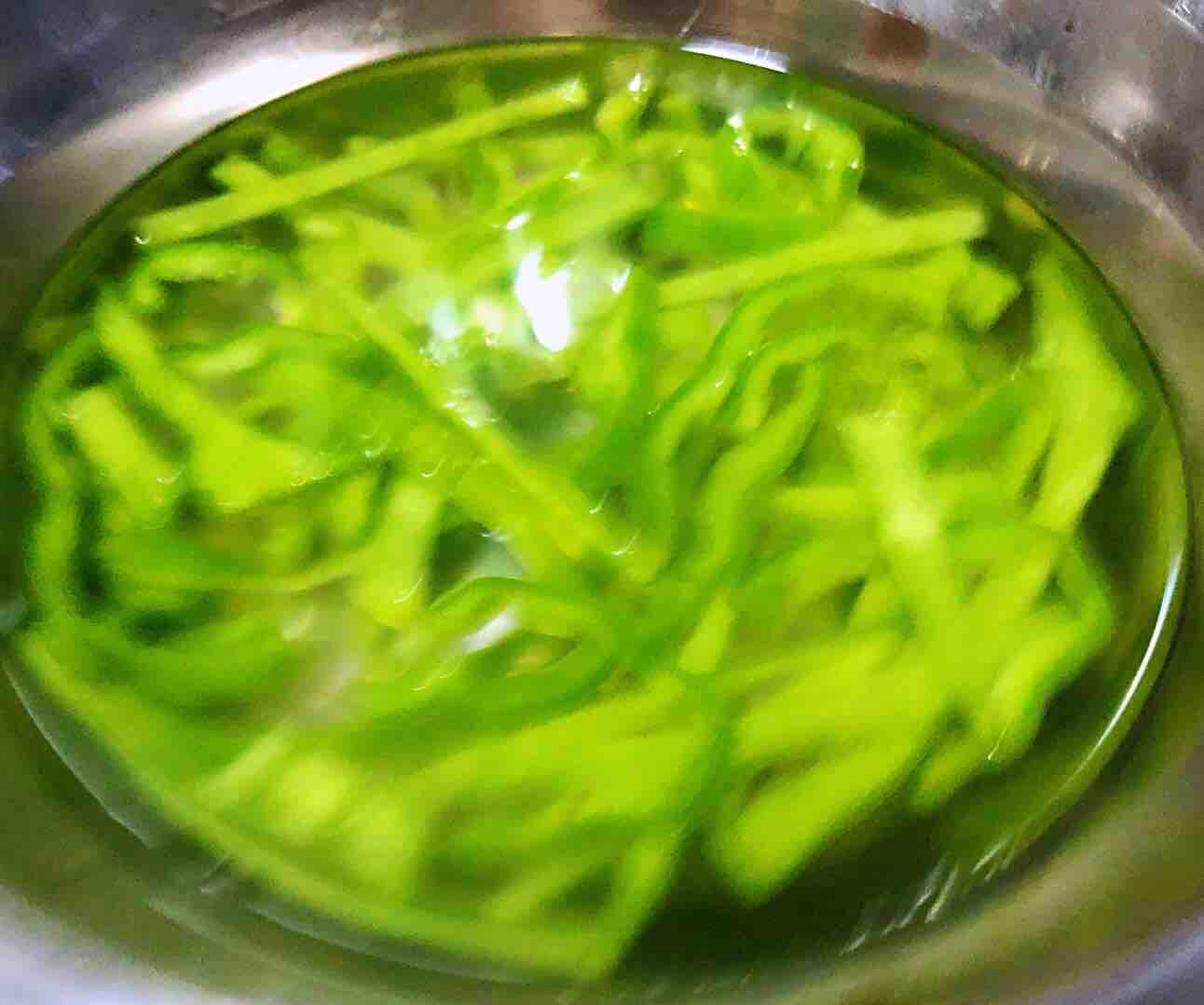 爆炒豬耳朵的做法-香辣味炒菜譜-易網(wǎng)健康養(yǎng)生網(wǎng) 爆炒豬耳朵的做法-香辣味炒菜譜