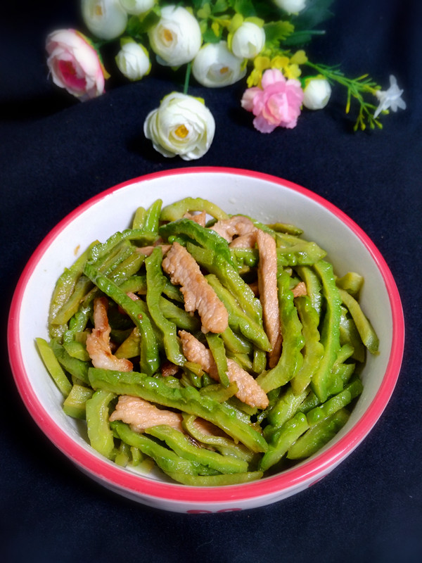 苦瓜炒肉絲的做法-家常味炒菜譜-易網健康養生網 苦瓜炒肉絲的做法-家常味炒菜譜