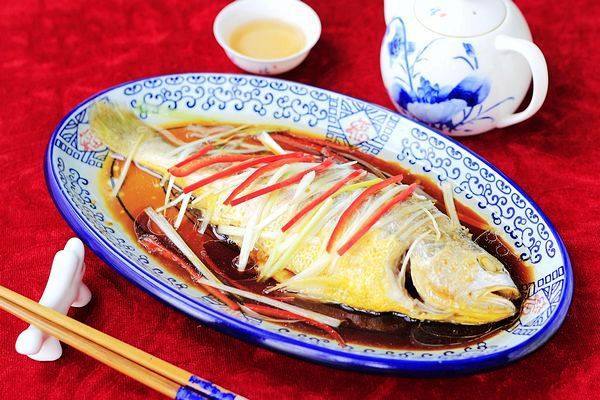 蔥油黃花魚的做法-家常味蒸菜譜-易網健康養生網 蔥油黃花魚的做法-家常味蒸菜譜