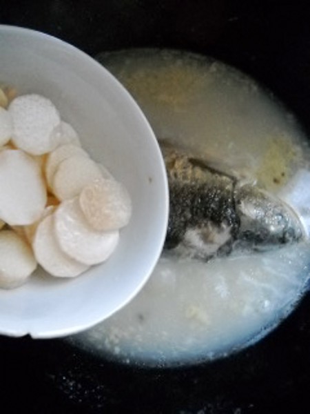 山藥鯽魚粉絲的做法-咸鮮味燉菜譜
