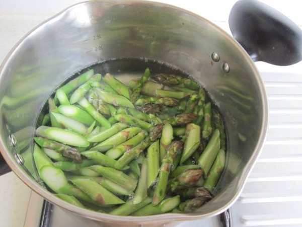 蘆筍炒肉的做法-家常味炒菜譜
