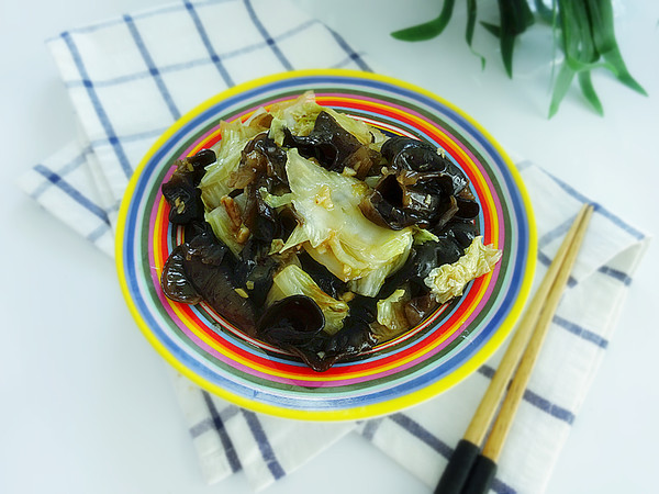 木耳炒白菜的做法-家常味炒菜譜-易網(wǎng)健康養(yǎng)生網(wǎng) 木耳炒白菜的做法-家常味炒菜譜