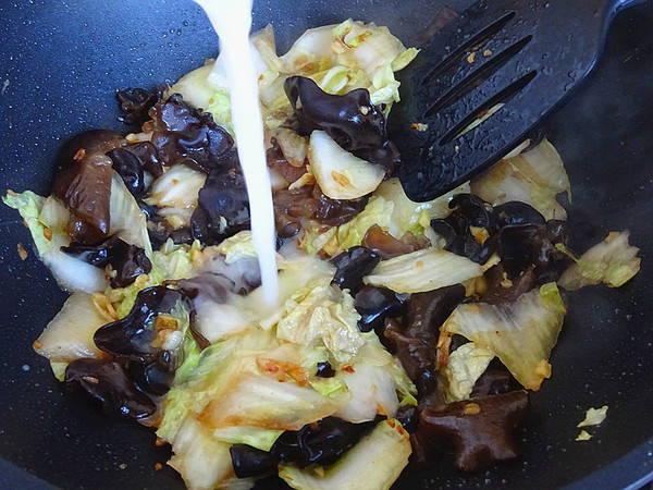 木耳炒白菜的做法-家常味炒菜譜-易網(wǎng)健康養(yǎng)生網(wǎng) 木耳炒白菜的做法-家常味炒菜譜